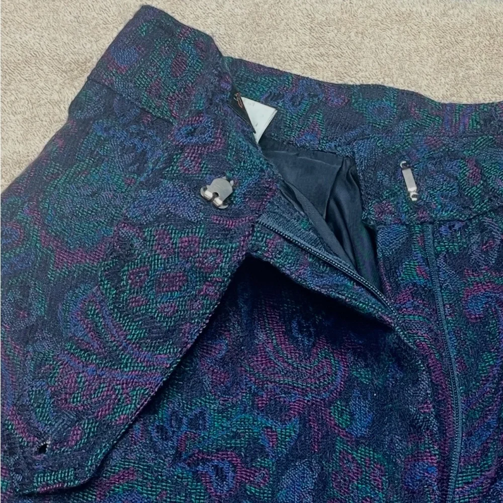 Vintage Women’s‎ Vertice Paisley Patterned Shorts.